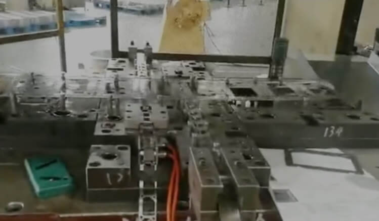 Suzhou Shuangqisi Cetakan Peralatan Co, Ltd.